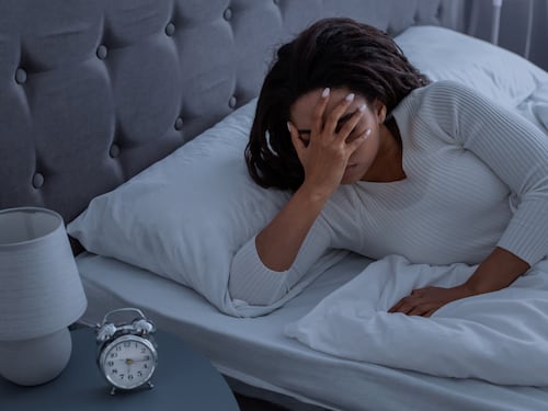 Insomnio afecta más a las mujeres: reportan peor calidad de descanso y son un 40% más propensas a sufrirlo