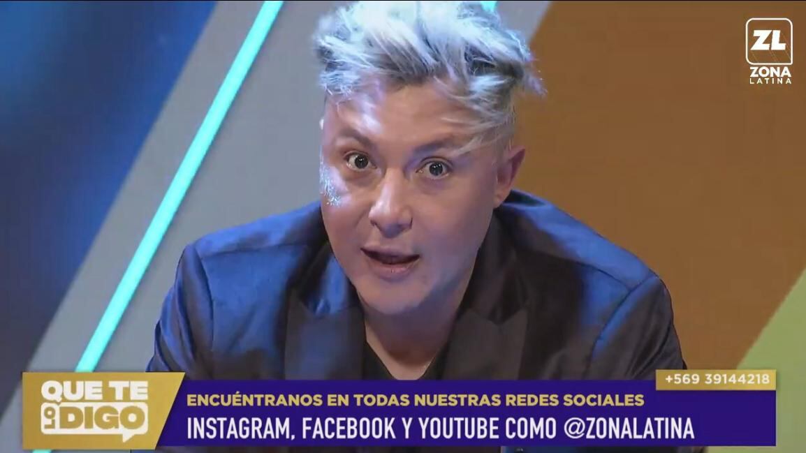 Sergio Rojas respondió con todo a Willy Sabor, luego que el ahora panelista de “Hay que decirlo” lo tratara de “curado”. Si bien, no lo dijo con nombre y apellido, el periodista y animador de “Que te lo digo” entendió que el mensaje claramente era para él.
La polémica se remonta cuando Willy Sabor dijo en un podcast que un animador muy querido por las abuelitas, había saludado a unas seguidoras y después se lavó completamente con alcohol gel, como dando a entender que se limpió tras el contacto físico con las mujeres. En ese momento, tampoco dijo que se trataba de Francisco Saavedra, pero todos supusieron que se refería a él.
Tras ello, Sergio Rojas se contactó con Pancho Saavedra, quien le comentó que no le parecían bien los dichos de Willy Sabor.
Acto seguido, en el programa “Hay que decirlo”, Saavedra le preguntó directamente a Sabor sobre sus palabras y él aseguró que se refería a otra persona y culpó a Rojas de armar el escándalo.
“Panchito, tú estás tan urgido, y la cuestión no es así. De partida, no eres tú. Aquí, la única persona que es culpable de todo esto no trabaja en este programa y tiene graves problemas con el alcohol. Yo creo que cuando hizo eso, estaba curado. Basta con el temita, estoy hablando en serio porque me están culpando de algo”, se defendió el locutor radial.
Sergio Rojas responde con todo a Willy Sabor
Ante esto, Rojas entró en cólera y respondió con todo.
“Le quiero decir a Willy que hice dos live (de Instagram) pasado de copas y no es algo que me vanaglorie. Pero, prefiero tomar, que consumir drogas. Prefiero tomar, que robar. Prefiero tomar, que tratar de abusar de mis colegas no pagándoles para que vayan a mis programas, como lo hiciste con la Paty Cofré. Una mujer que necesitaba el dinero y que tú, aduciendo a una amistad que ella desconoce, la invitaste y te molestaste porque ella no fue”, disparó al final de su programa.
“Entonces, preocúpese de lo suyo. Porque, si yo he tomado, me he tomado lo mío. Y no tire el poto pá las moras, porque si usted quiere hacer espectáculo, hágalo a cara limpia. De lo contrario, es una mariconada Willy. Si vamos a hacer tele, hagámoslo a cara descubierta y sino dedíquese a seguir cantando el léon hasta los 108 años, que es la única gracia que tiene”.
Finalmente, le recomendó que al hablar lo haga con pruebas, porque sino “le va a pasar lo mismo que con Lucho Jara, como te pasó con Pancho Saavedra y ahora te pasa conmigo. Incluso te pasó con Faloon Larraguibel que tuvo que desmentirte al aire”.