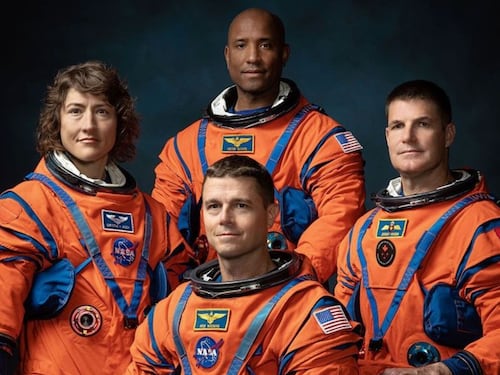 Naranja de supervivencia: Por qué los astronautas de Artemis II no visten de blanco