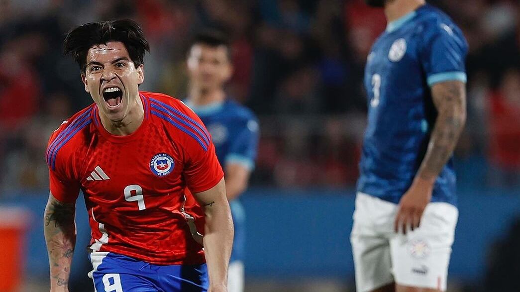El delantero de la Roja anotó dos goles en el triunfo 3-0 sobre Paraguay.