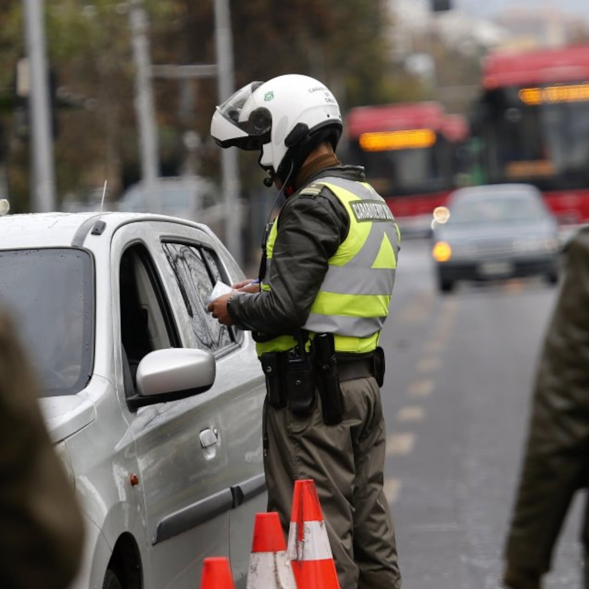 Graves falencias en controles de tránsito de Carabineros: no incautó 626 vehículos por robo Graves falencias en controles de tránsito de Carabineros: no incautó 626 vehículos por robo
