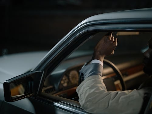 Tenía sexo con mujer dentro de un auto y disparó a hombre que los interrumpió: era la pareja de su acompañante