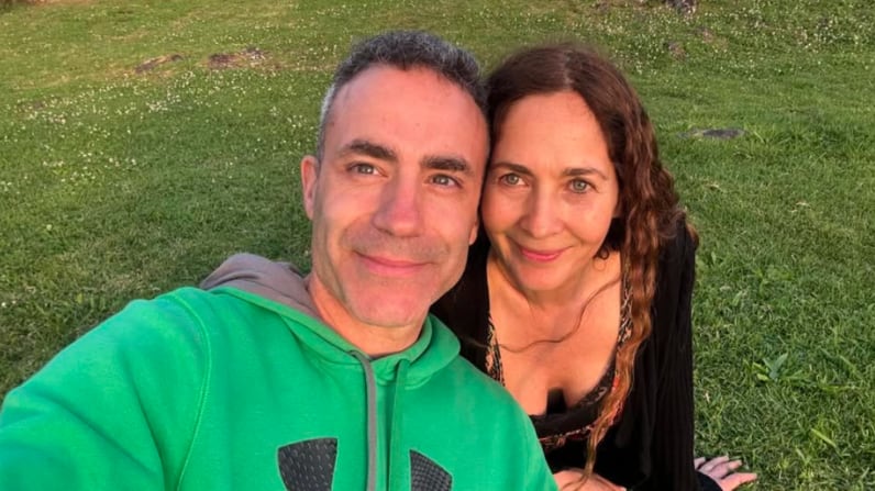 Alejandra Herrera junto a su pareja Matías Stevens | Fuente: Instagram @alejandraherr62