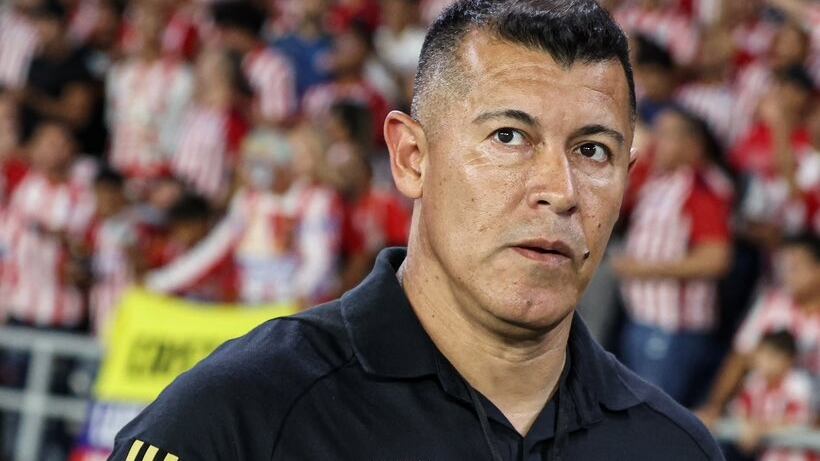 El entrenador del Cacique se quejó por el estado de la cancha del estadio Bicentenario de Talca, en la previa al partido de este sábado ante Magallanes, por una de las finales regionales de la Copa Chile.
