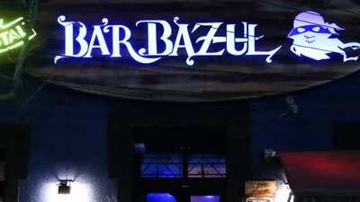 Trabajador del bar "Barbazul" de ñuñoa funa a Ignacio Lastra y Mario Ortega por irse sin pagar la cuenta