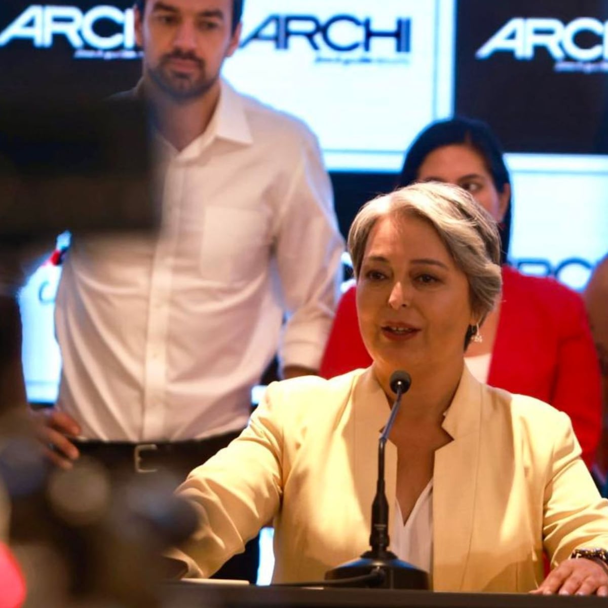 Jeannette Jara exige a Kast definirse tras polémica por conmutación de penas Jeannette Jara exige a Kast definirse tras polémica por conmutación de penas