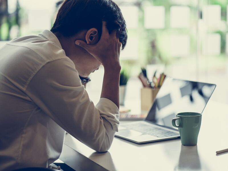 Cuidado con el “Wi-Fi Gratis”: Los peligros invisibles de trabajar en cafeterías que amenazan tu privacidad este 2026