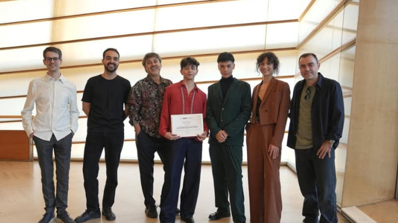Diego Céspedes y el equipo de La misteriosa mirada del flamenco | Fuente: Instagram @sansebastianfes