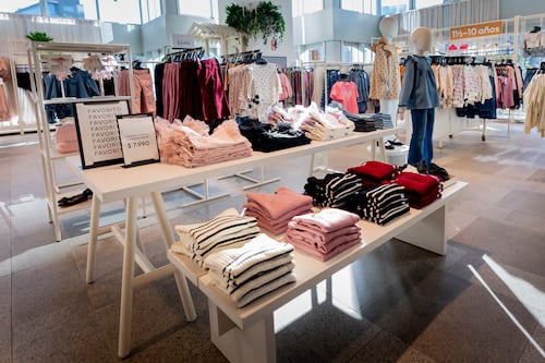¡H&M inaugurará su tienda más grande en Chile en el Costanera Center! Descubre las 5 actividades imprescindibles que no te puedes perder