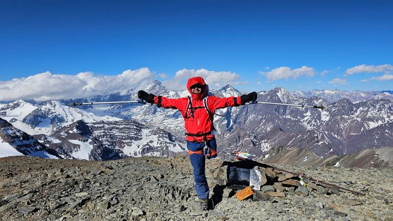 Travesía “Montaña sin límites”: Julio Soto, exatleta paralímpico busca este fin de semana la cumbre del volcán más alto de América