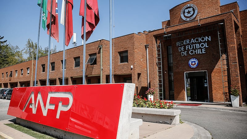 ¿Vuelven los torneos con playoffs?: La ANFP busca alternativas para saldar parte de la cuantiosa deuda con TNT Sports