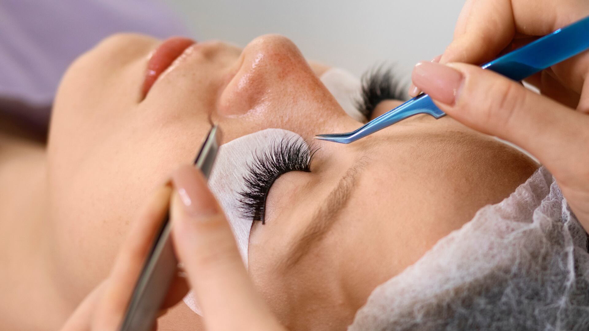 Día Mundial de la visión: Los verdaderos riesgos de usar pestañas postizas