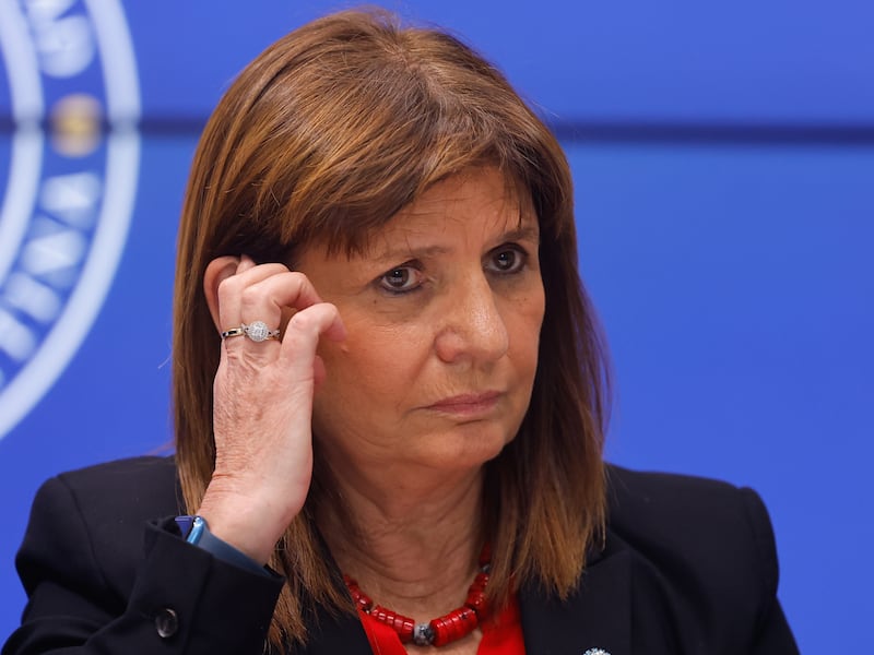 Ministra de seguridad de Argentina se disculpa con Gobierno de Boric por acusar presencia de Hezbollah en Chile