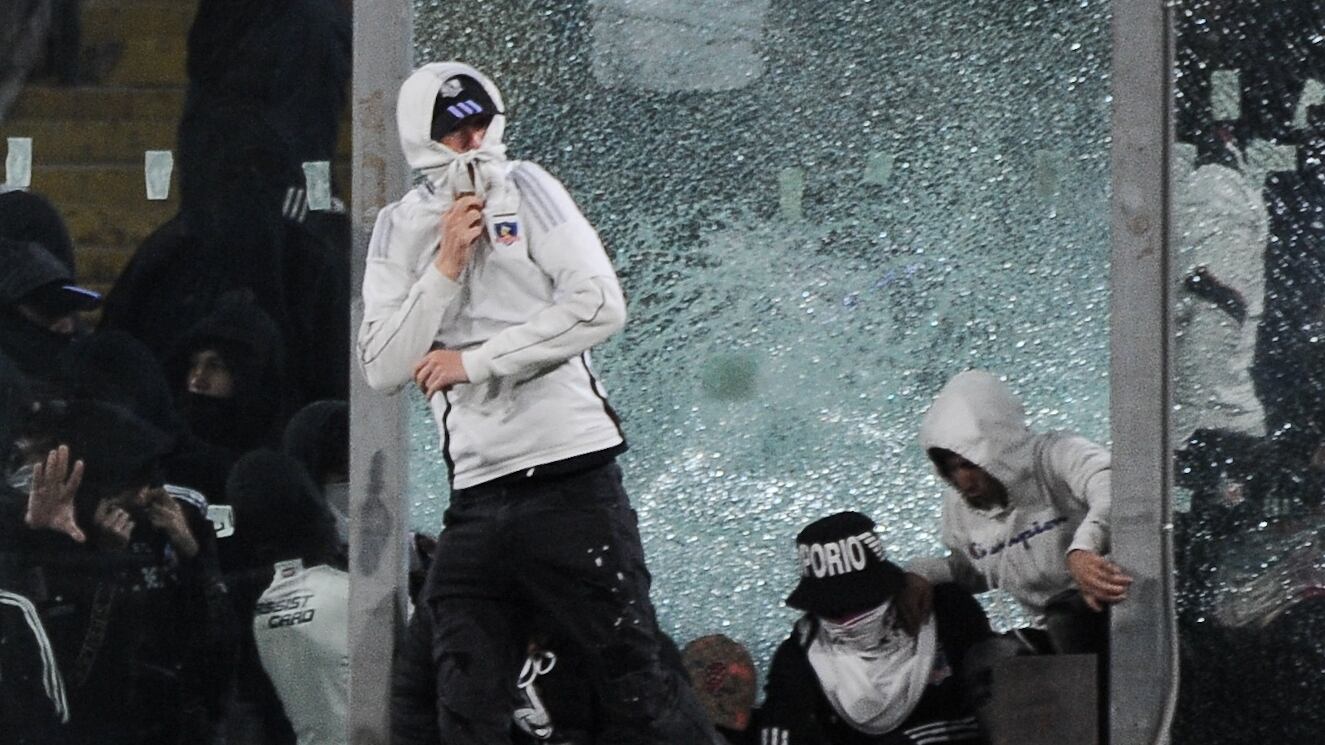 El Cacique se querelló en contra de 15 personas identificadas en los desórdenes del partido de Copa Libertadores entre el cuadro albo y los brasileños.