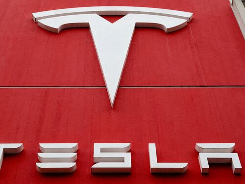 La empresa de automóviles eléctricos Tesla despedirá a más del 10% de su personal a nivel global