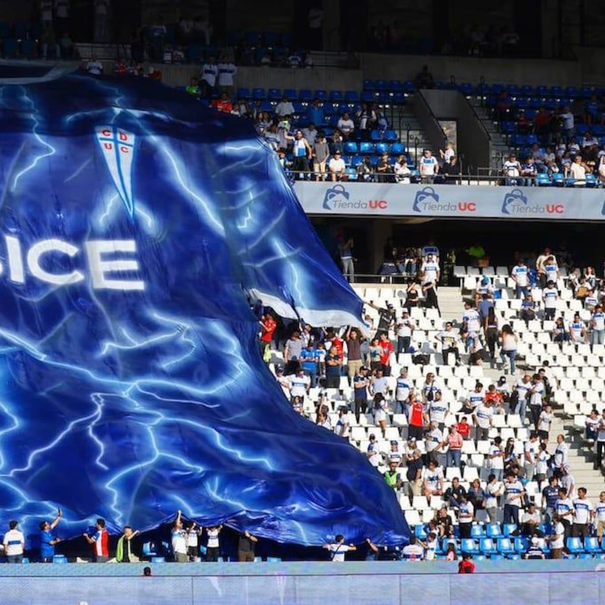 Universidad Católica lanza tercera camiseta 2026 con fanáticos Universidad Católica lanza tercera camiseta 2026 con fanáticos