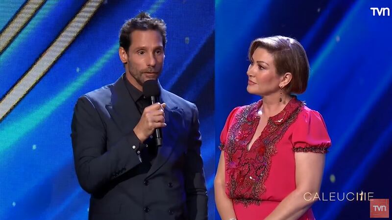 “Fuimos funados por nuestra propia gente”: Gonzalo Valenzuela realizó potente descargo en los Premios Caleuche tras reconocimiento a Roberto Farías