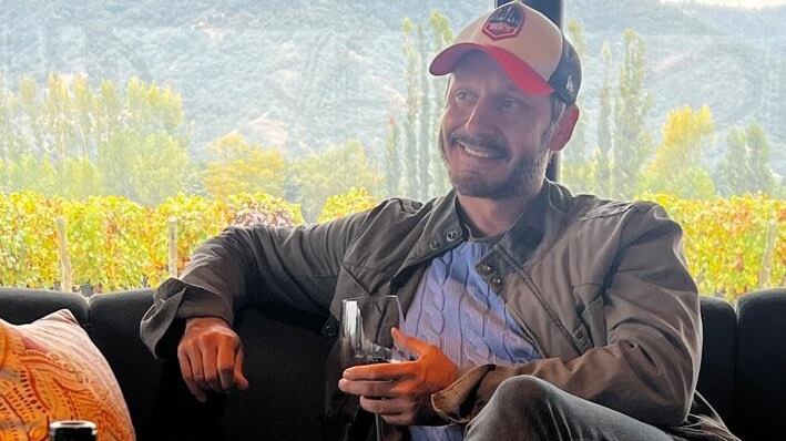 Los medios argentinos revelaron las primeras imágenes del actor chileno con su nueva novia.