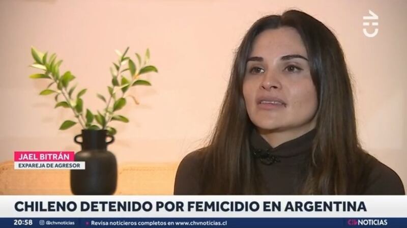 La mujer entregó su testimonio en el noticiario de CHV, donde detalló la agresión que recibió de parte de Felipe Herrera, el femicida chileno que fue detenido en Argentina por asesinar a su actual pareja.