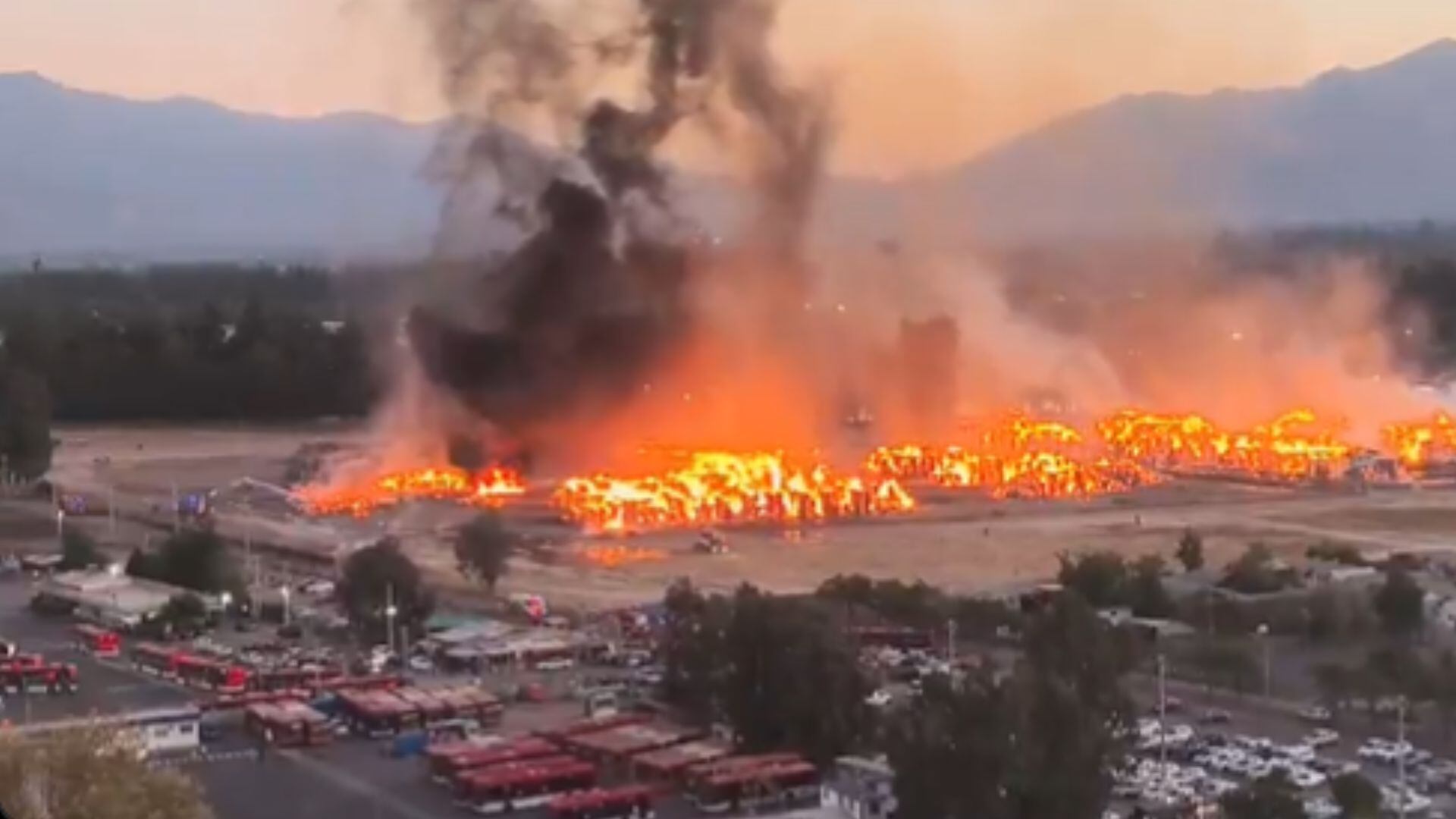 Incendio en planta CMPC de Puente Alto activa Alerta SAE y evacuación preventiva en Pie Andino