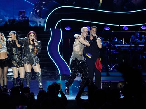 La romántica propuesta de matrimonio en concierto de RBD que se llevó las miradas de miles