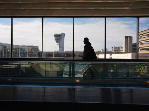 Masiva cancelación de vuelos en Estados Unidos debido a la crisis generada por el cierre del gobierno