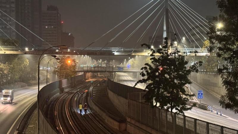 Encuentran cuerpo en vías del Metro Santa Ana en Santiago: investigan aparente suicidio