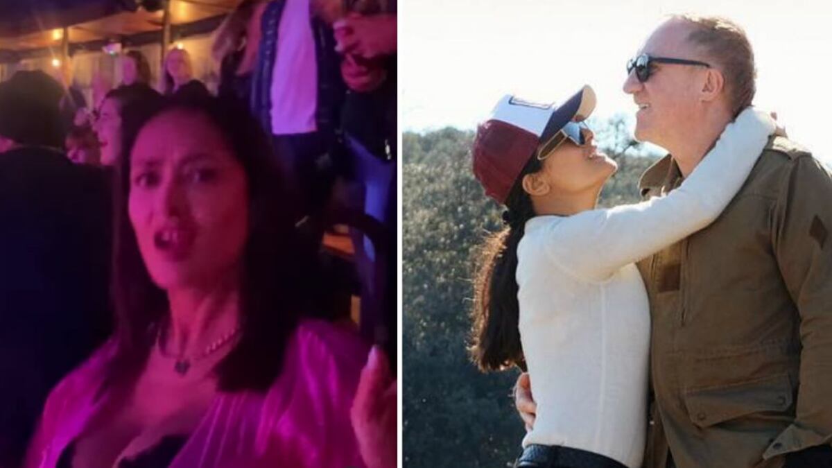 Las crueles críticas a Salma Hayek por salir de fiesta sin su esposo que muestran lo peor de la sociedad