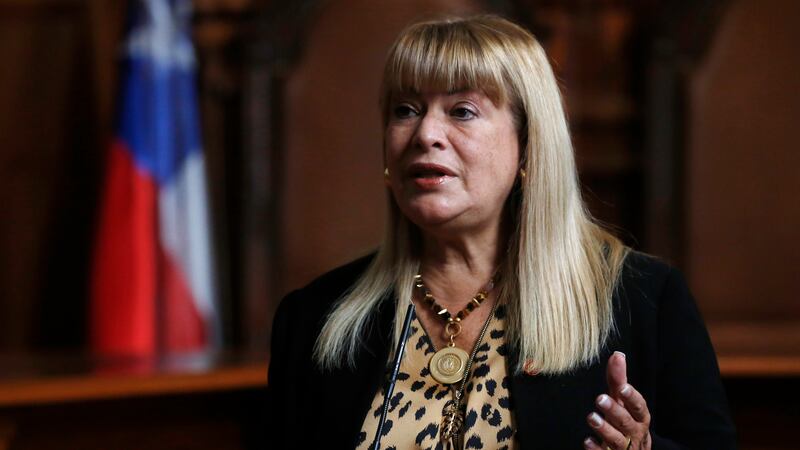 Ángela Vivanco no seguirá como docente en la Universidad Católica tras acusación constitucional