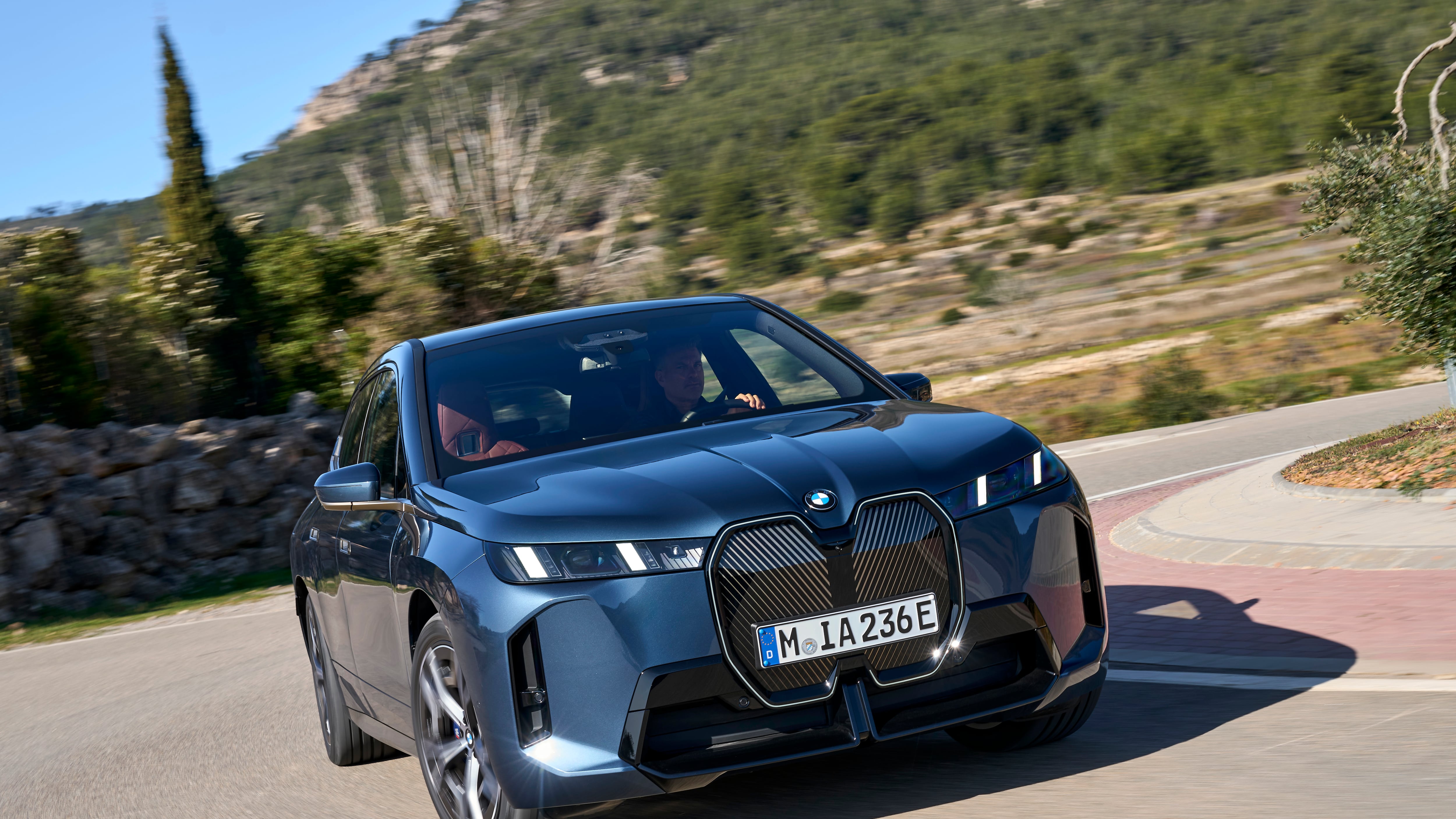 BMW actualiza el iX en Chile