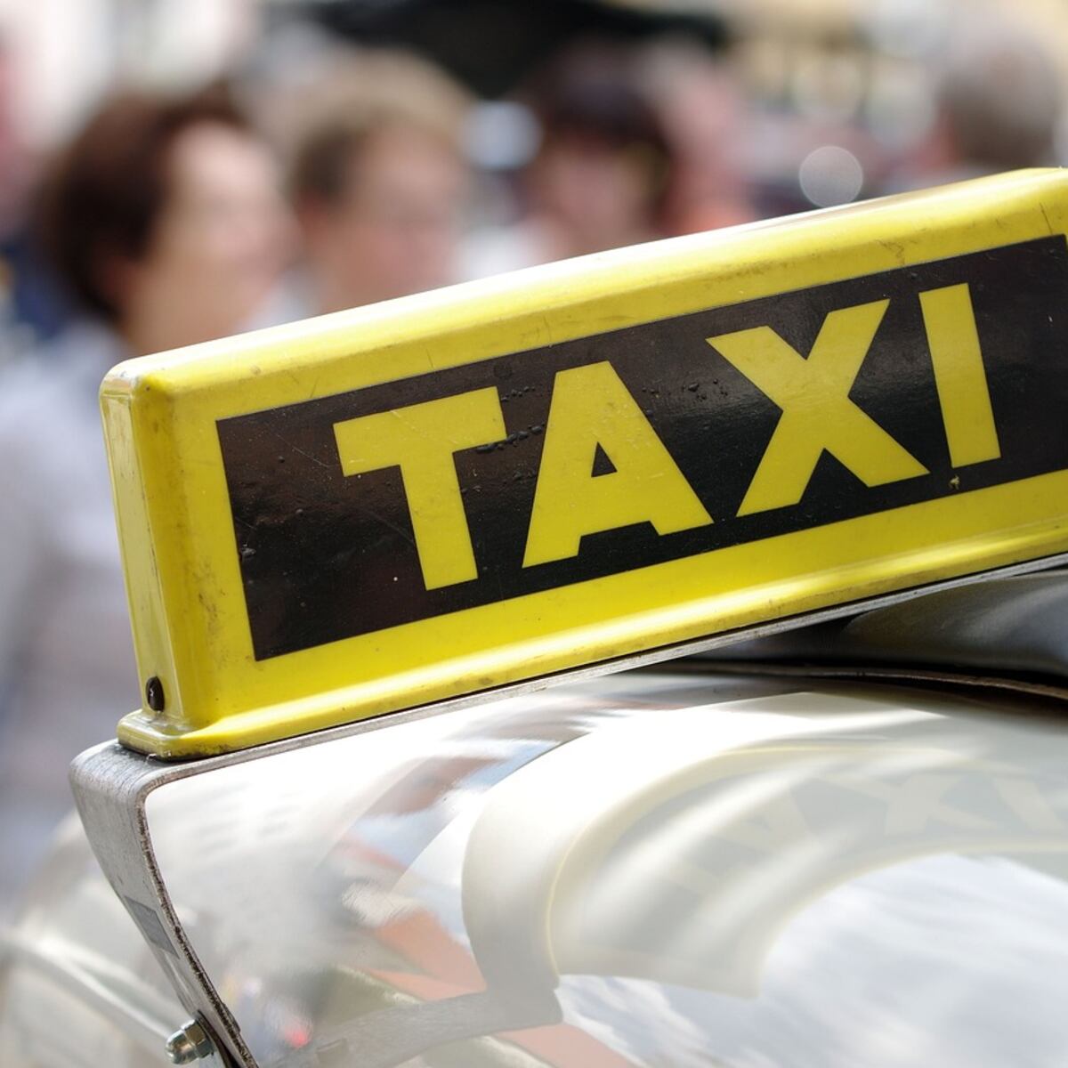 Nuevas multas de hasta $14 millones para taxis piratas en aeropuerto Nuevas multas de hasta $14 millones para taxis piratas en aeropuerto