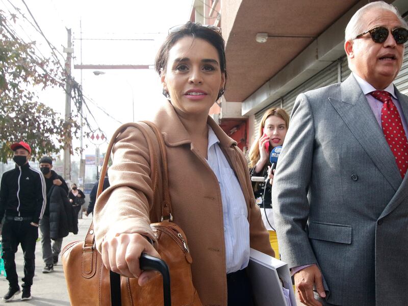 A pesar del arraigo nacional: Karina Oliva viaja a Venezuela a días de las elecciones presidenciales