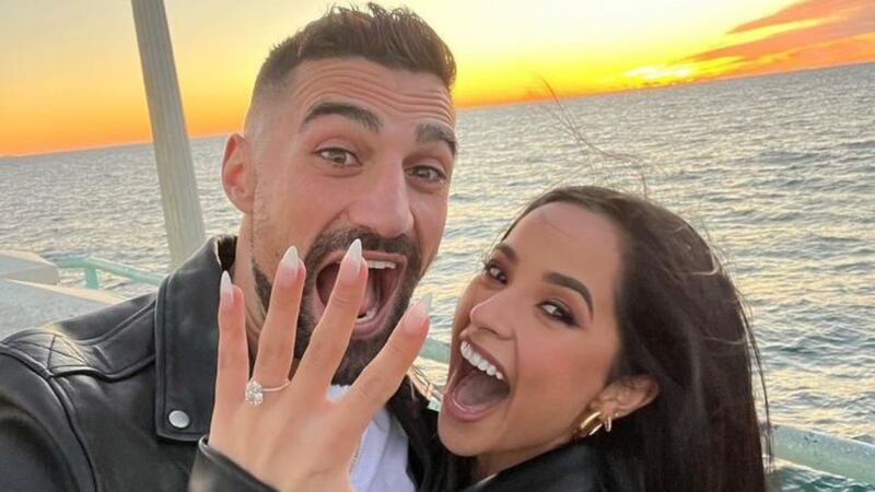 Becky G y Sebastián Lletget se comprometen