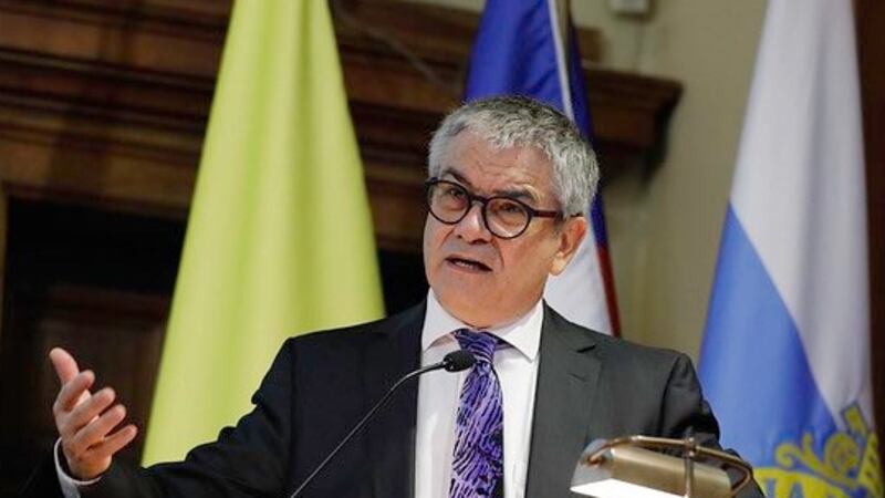 Ministro Marcel revela que sufrió clonación de su tarjeta de crédito durante gira oficial en Europa