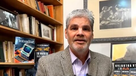 El periodista deportivo criticó a Colo Colo y Gustavo Quinteros por levantarles tan pronto el castigo a Jordhy Thompson y Damián Pizarro.