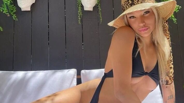 La joven de 22 años tiene más de 30 mil seguidores en redes sociales y uno de ellos, un antiguo profesor, se creó una cuenta de OnlyFans para poder ver sus fotos eróticas.