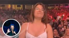 Mujer se desnuda en pleno concierto de Arjona y deja boquiabiertos a todos 