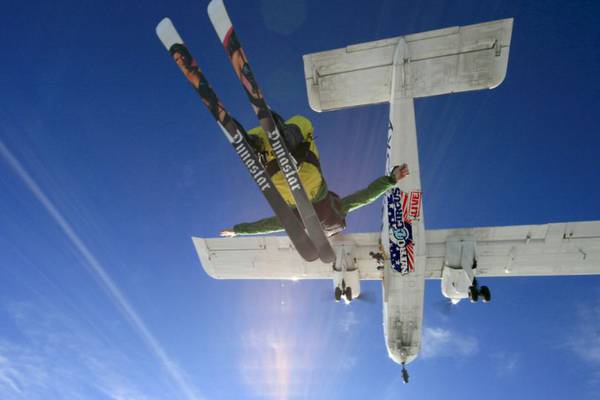 Mujer de 104 se dispone a batir récord de paracaidismo