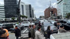 Caos y colapso en Quito: Ciudadanos intentan regresas a sus hogares ante situación de inseguridad