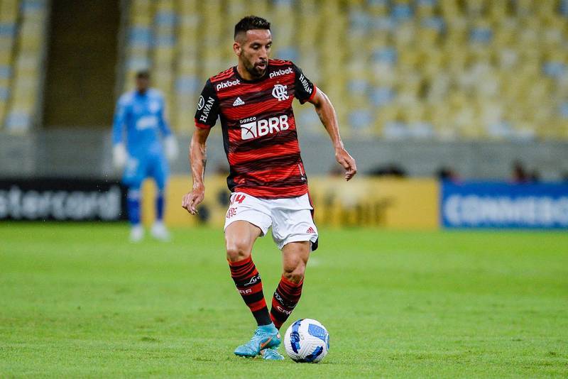 ESPN Chile on Instagram: ¡LA BIENVENIDA OFICIAL! Mauricio Isla, nuevo  jugador del Flamengo.