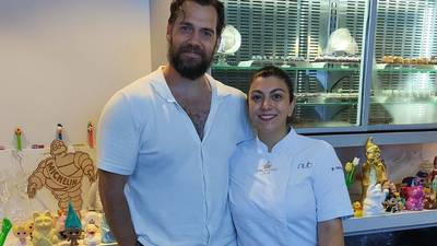 “Súper amable, súper cercano y súper simpático”: Fernanda Fuentes recibió en su restaurante de España a Henry Cavill